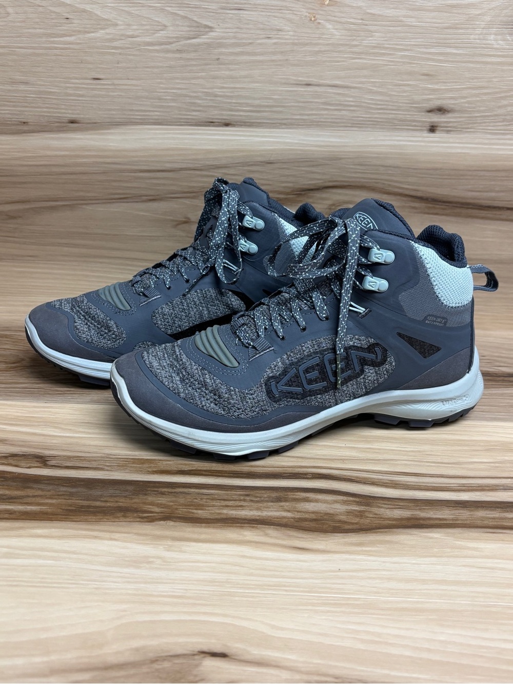 KEEN Women's Terradora Flex Mid Waterproof Hiking Boots size 6.5